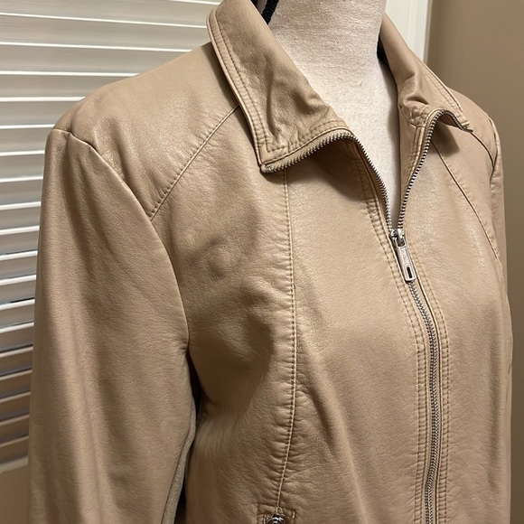 Kenneth Cole Reaction Faux Leather Moto Jacket in Honey, Size Large - Picture 5 of 17